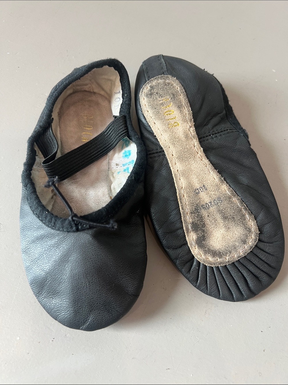 Kids Bloch size 10D Black Ballet Shoes with Elastic Strap